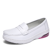 护士鞋夏季女2020新款白色透气防臭平底防滑坡跟软底真皮圆头单鞋