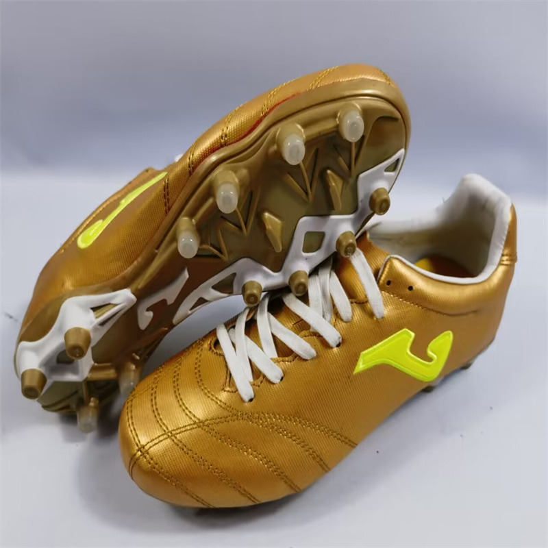 足球鞋 