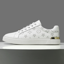 时尚潮流真皮休闲板鞋