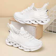 童鞋运动版飞织鞋，透气舒适，大底EVA材质，轻便有弹性