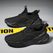 大孔透气面料，高弹EVA大底，跑步运动款