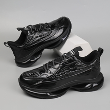 系带款压纹皮革面料，TPU耐磨大底，时尚潮流